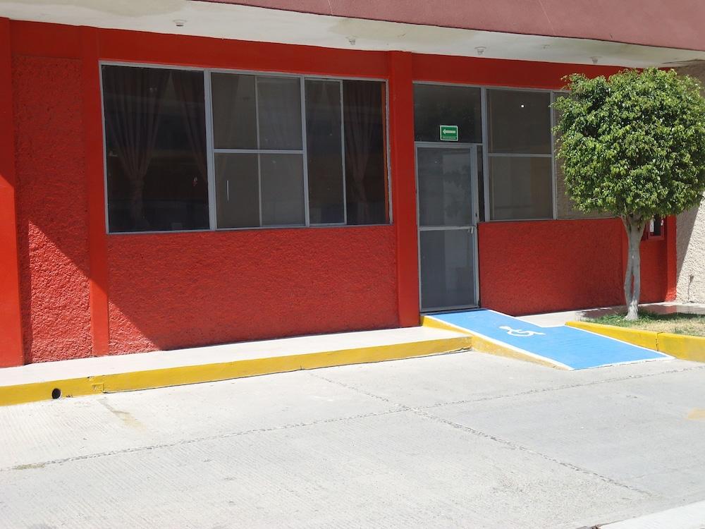Oyo Hotel Casa Real Matehuala Exterior foto